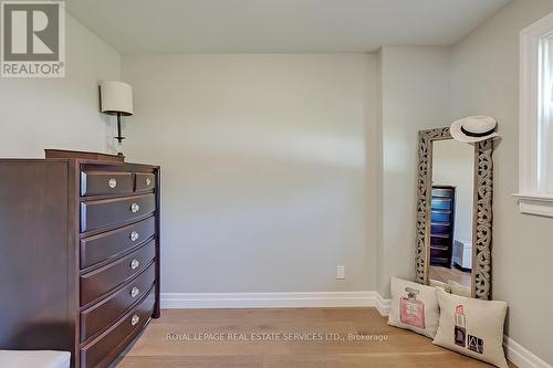 18 Alderson Drive, Hamilton, ON - Indoor Photo Showing Other Room