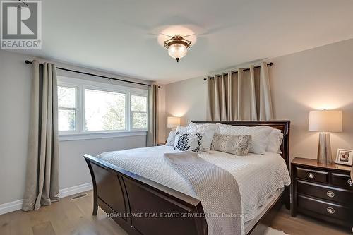 18 Alderson Drive, Hamilton, ON - Indoor Photo Showing Bedroom