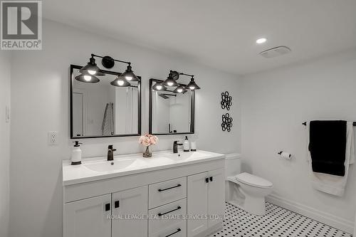 18 Alderson Drive, Hamilton, ON - Indoor Photo Showing Bathroom