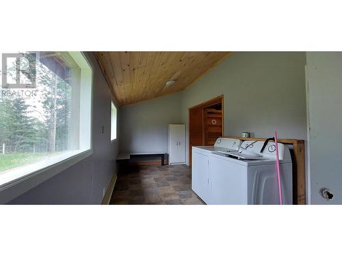 2757 Reed Road, Chilcotin, BC - Indoor Photo Showing Laundry Room