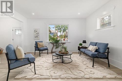 323 Foster Avenue, Belleville, ON - Indoor Photo Showing Living Room