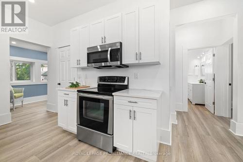 323 Foster Avenue, Belleville, ON - Indoor Photo Showing Kitchen