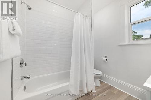 323 Foster Avenue, Belleville, ON - Indoor Photo Showing Bathroom