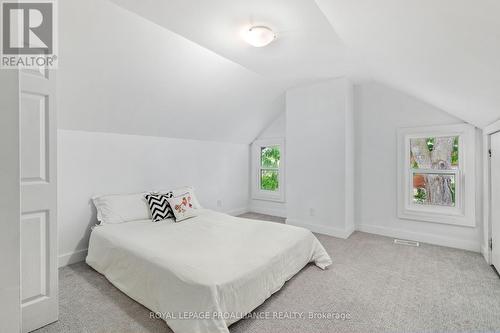 323 Foster Avenue, Belleville, ON - Indoor Photo Showing Bedroom