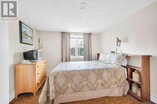 264 Victoria Avenue, Belleville, ON - Indoor Photo Showing Bedroom