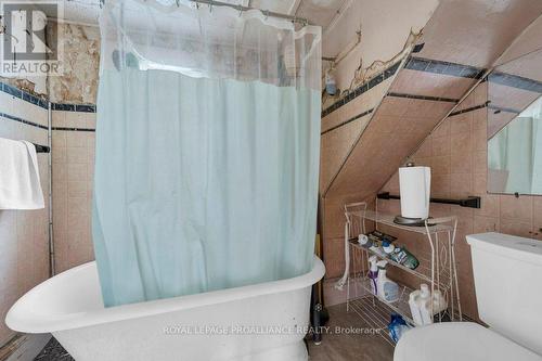 264 Victoria Avenue, Belleville, ON - Indoor Photo Showing Bathroom