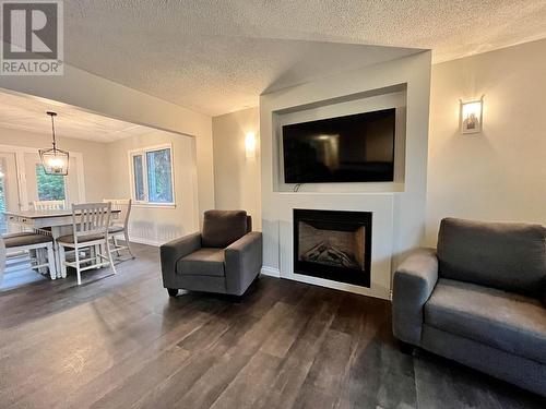 1460 N Eleventh Avenue, Williams Lake, BC - Indoor Photo Showing Living Room With Fireplace