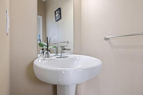 16 Prospect Avenue|Unit #B, St. Catharines, ON - Indoor Photo Showing Bathroom