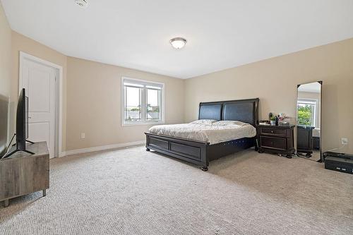 16 Prospect Avenue|Unit #B, St. Catharines, ON - Indoor Photo Showing Bedroom