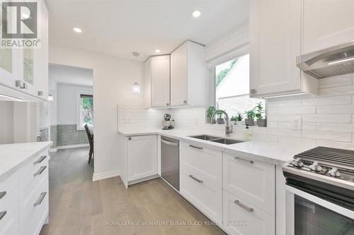 33 Jodphur Avenue, Toronto, ON - Indoor Photo Showing Kitchen With Double Sink With Upgraded Kitchen