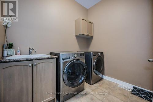 2240 Wuthering Heights Way, Oakville, ON - Indoor Photo Showing Laundry Room