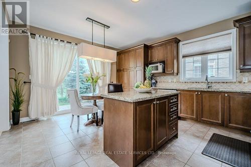 2240 Wuthering Heights Way, Oakville, ON - Indoor Photo Showing Kitchen