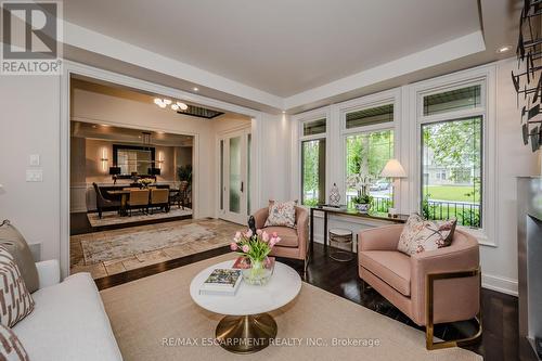 249 Lakeside Avenue, Burlington, ON - Indoor Photo Showing Living Room