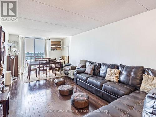 809 - 2737 Keele Street, Toronto, ON - Indoor Photo Showing Living Room