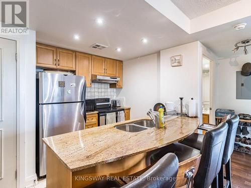 809 - 2737 Keele Street, Toronto, ON - Indoor Photo Showing Kitchen With Double Sink