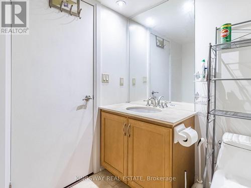 809 - 2737 Keele Street, Toronto (Downsview-Roding-Cfb), ON - Indoor Photo Showing Bathroom