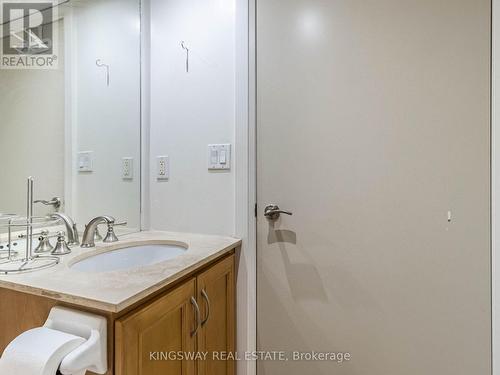 809 - 2737 Keele Street, Toronto (Downsview-Roding-Cfb), ON - Indoor Photo Showing Bathroom