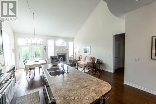 29 Northwest Court, Halton Hills, ON - Indoor Photo Showing Kitchen With Double Sink