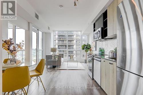 812 - 10 De Boers Drive, Toronto, ON - Indoor Photo Showing Kitchen