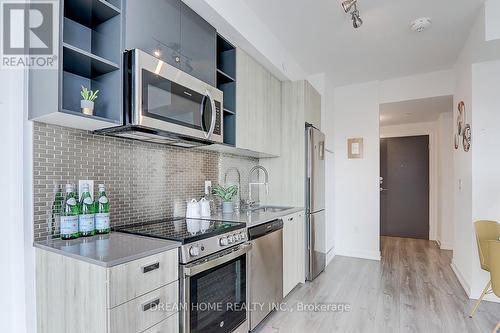 812 - 10 De Boers Drive, Toronto, ON - Indoor Photo Showing Kitchen With Upgraded Kitchen