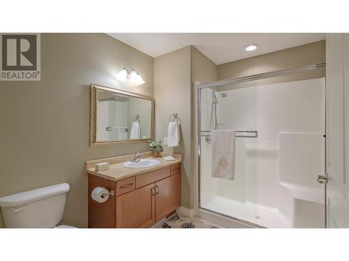 4433 Gordon Drive Unit# 212, Kelowna, BC - Indoor Photo Showing Bathroom