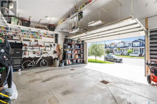 279 Eaton Crescent, Saskatoon, SK - Indoor Photo Showing Garage