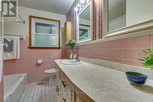 52 Arcadia Crescent, London, ON - Indoor Photo Showing Bathroom