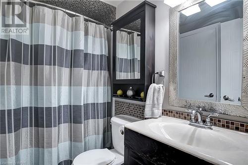 10 Steeles Crescent, Cambridge, ON - Indoor Photo Showing Bathroom