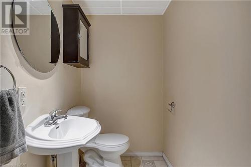 10 Steeles Crescent, Cambridge, ON - Indoor Photo Showing Bathroom