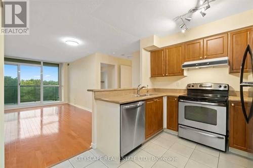 908 - 2565 Erin Centre Boulevard, Mississauga, ON - Indoor Photo Showing Kitchen