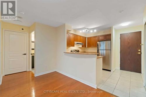 908 - 2565 Erin Centre Boulevard, Mississauga, ON - Indoor Photo Showing Kitchen