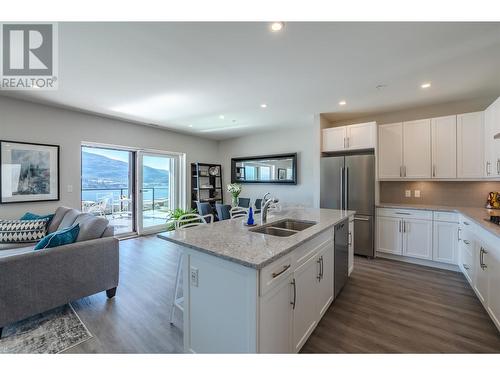 600 Vista Park Unit# 632, Penticton, BC - Indoor Photo Showing Kitchen With Double Sink