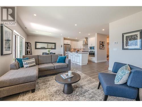 600 Vista Park Unit# 632, Penticton, BC - Indoor Photo Showing Living Room