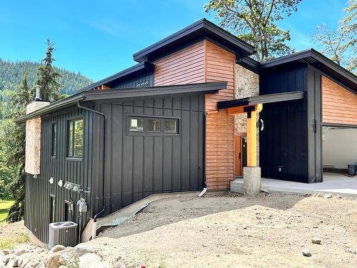461 Copper Road, Rossland, BC - Outdoor With Exterior