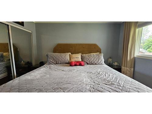 4983 Mcgrath Avenue, Canal Flats, BC - Indoor Photo Showing Bedroom
