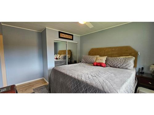 4983 Mcgrath Avenue, Canal Flats, BC - Indoor Photo Showing Bedroom