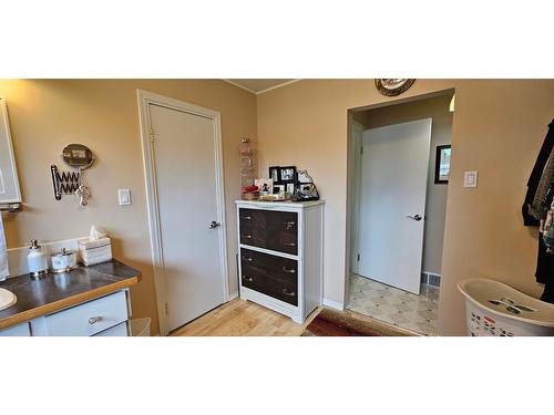 4983 Mcgrath Avenue, Canal Flats, BC - Indoor