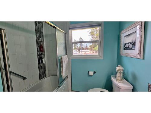 4983 Mcgrath Avenue, Canal Flats, BC - Indoor Photo Showing Bathroom