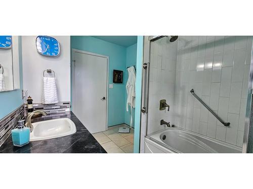 4983 Mcgrath Avenue, Canal Flats, BC - Indoor Photo Showing Bathroom