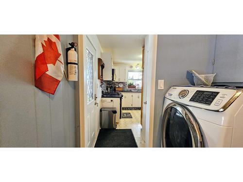 4983 Mcgrath Avenue, Canal Flats, BC - Indoor Photo Showing Laundry Room