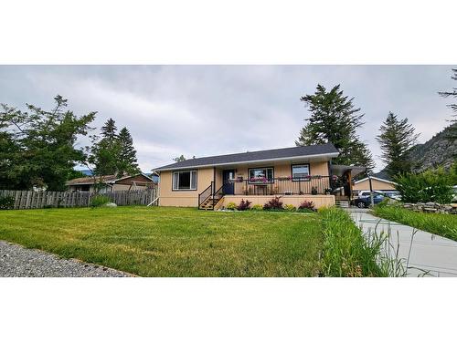 4983 Mcgrath Avenue, Canal Flats, BC - Outdoor With Deck Patio Veranda