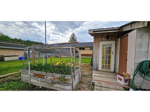 4983 Mcgrath Avenue, Canal Flats, BC - Outdoor