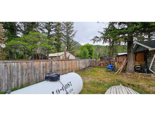 4983 Mcgrath Avenue, Canal Flats, BC - Outdoor With Backyard