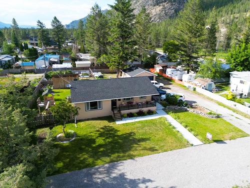 4983 Mcgrath Avenue, Canal Flats, BC - Outdoor