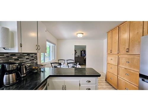 4983 Mcgrath Avenue, Canal Flats, BC - Indoor Photo Showing Kitchen