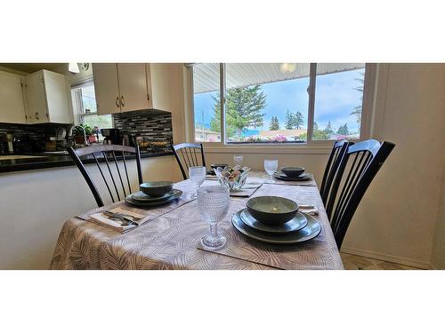 4983 Mcgrath Avenue, Canal Flats, BC - Indoor Photo Showing Dining Room