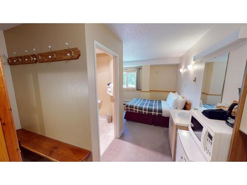 6 - 5369 Fernie Ski Hill Road, Fernie, BC - Indoor Photo Showing Bedroom