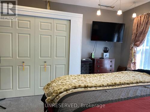 96 Main Street W, Chatham-Kent, ON - Indoor Photo Showing Bedroom