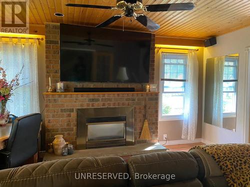 96 Main Street W, Chatham-Kent, ON - Indoor Photo Showing Living Room With Fireplace