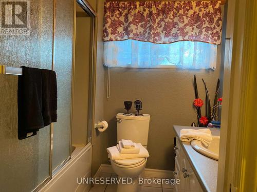 96 Main Street W, Chatham-Kent, ON - Indoor Photo Showing Bathroom